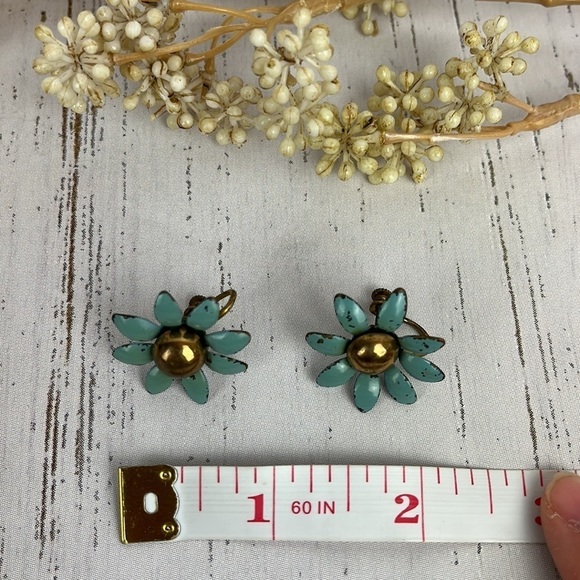 Vintage Blue Floral Screw Back Earrings - Picture 5 of 5